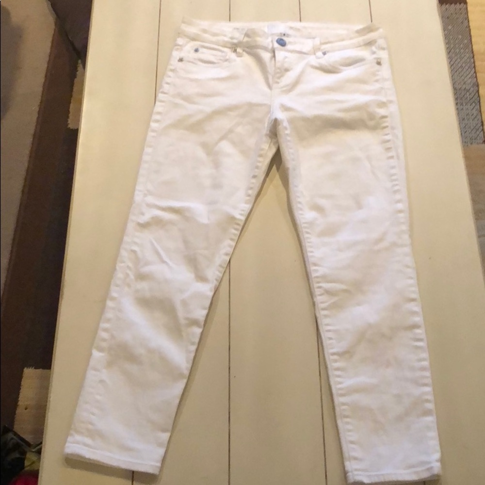 Very cute white skinny jeans.